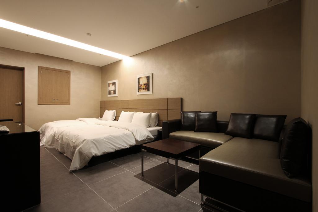 Antives Hotel Goyang Quarto foto